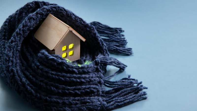 Come isolare la casa dal freddo fai da te?